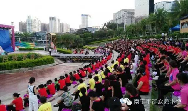 【南宁民歌湖周周演预告】震撼！民歌湖百姓大舞台将上演千人广场舞！