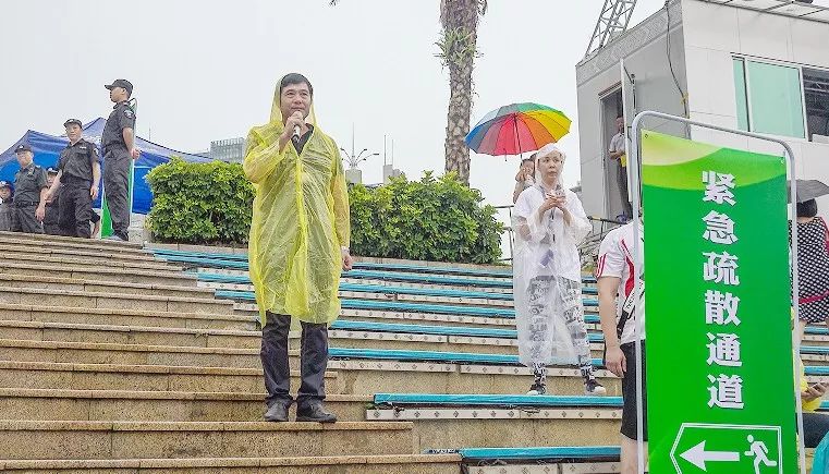 南宁市群众艺术馆反恐演习和消防演习在南宁民歌湖大舞台举行